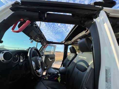 Used 2016 Jeep Wrangler Unlimited Rubicon image 6