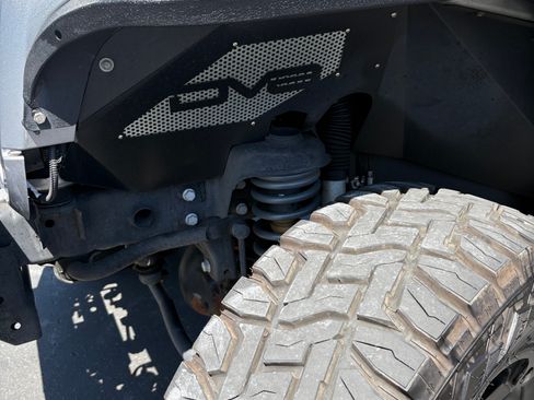Used 2015 Jeep Wrangler Unlimited Rubicon w/ Connectivity Group AWD/4WD image 12