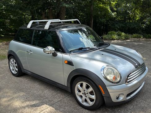 Used 2009 MINI Cooper Hardtop image 1