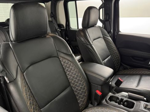 Used 2021 Jeep Gladiator Overland AWD/4WD image 6