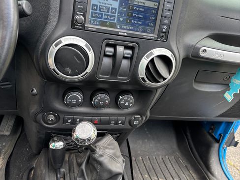 Used 2012 Jeep Wrangler Rubicon w/ PWR Convenience Group image 18