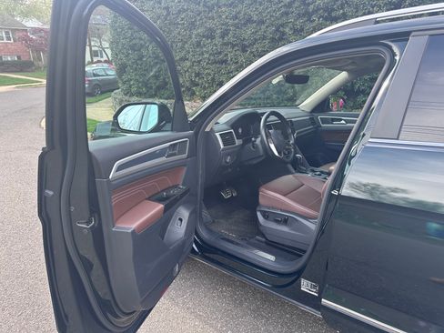 Used 2021 Volkswagen Atlas SEL R-Line image 20