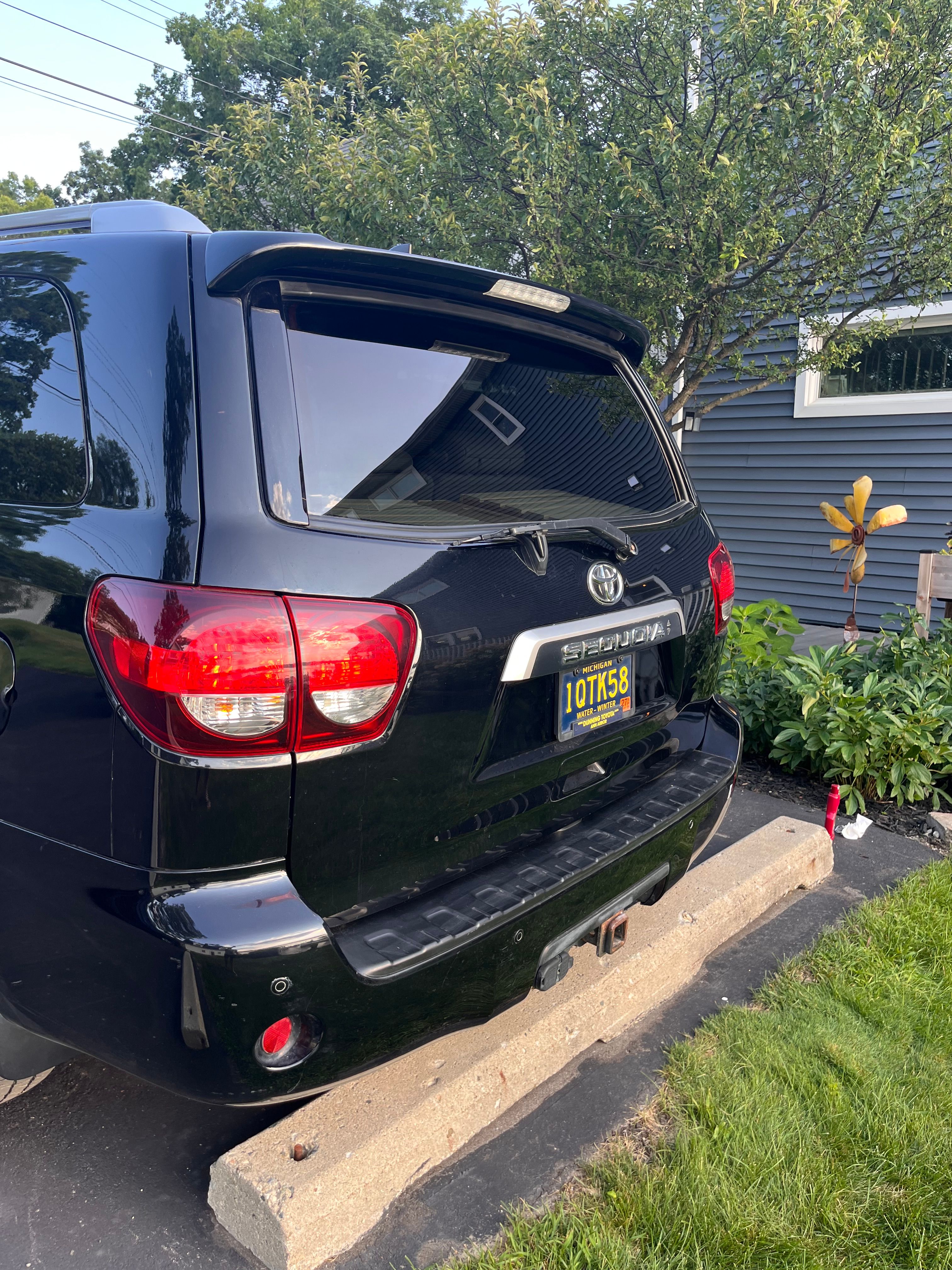 Used 2021 Toyota Sequoia SR5 w/ Premium Package AWD/4WD image 8