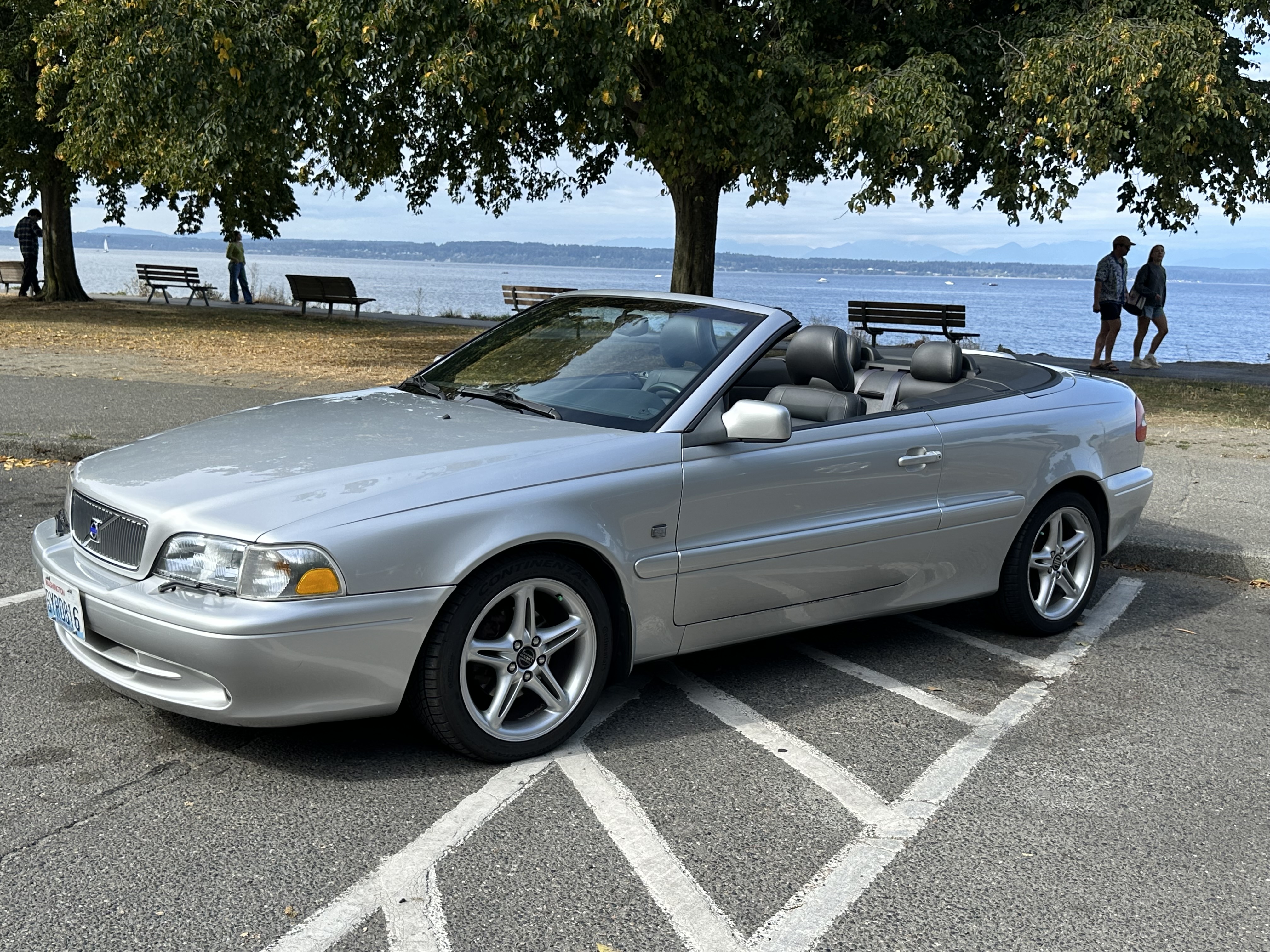 Used 2002 Volvo C70 HT FWD image 1
