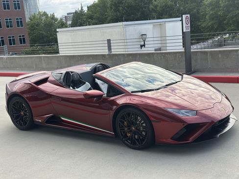Used 2022 Lamborghini Huracan EVO image 4