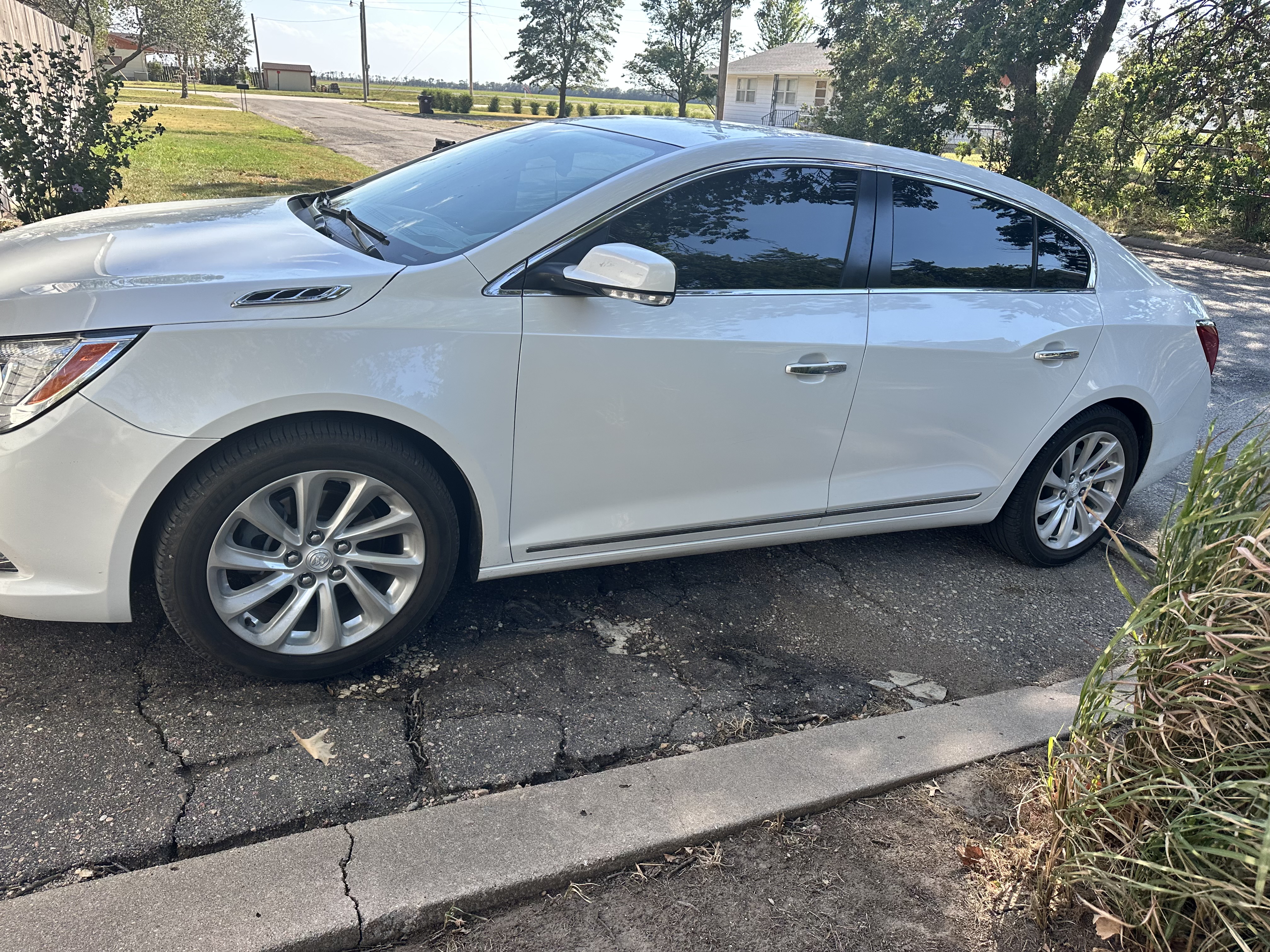 Used 2016 Buick LaCrosse Leather w/ Experience Buick Package FWD image 1