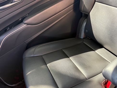 Used 2022 Cadillac Escalade ESV Luxury RWD image 18