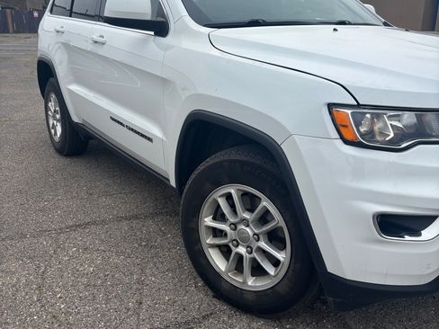 Used 2020 Jeep Grand Cherokee Laredo w/ Security & Convenience Group AWD/4WD image 4