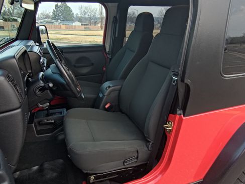 Used 2006 Jeep Wrangler Unlimited Rubicon image 12