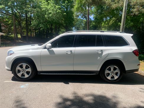 Used 2019 Mercedes-Benz GLS 450 4MATIC image 2