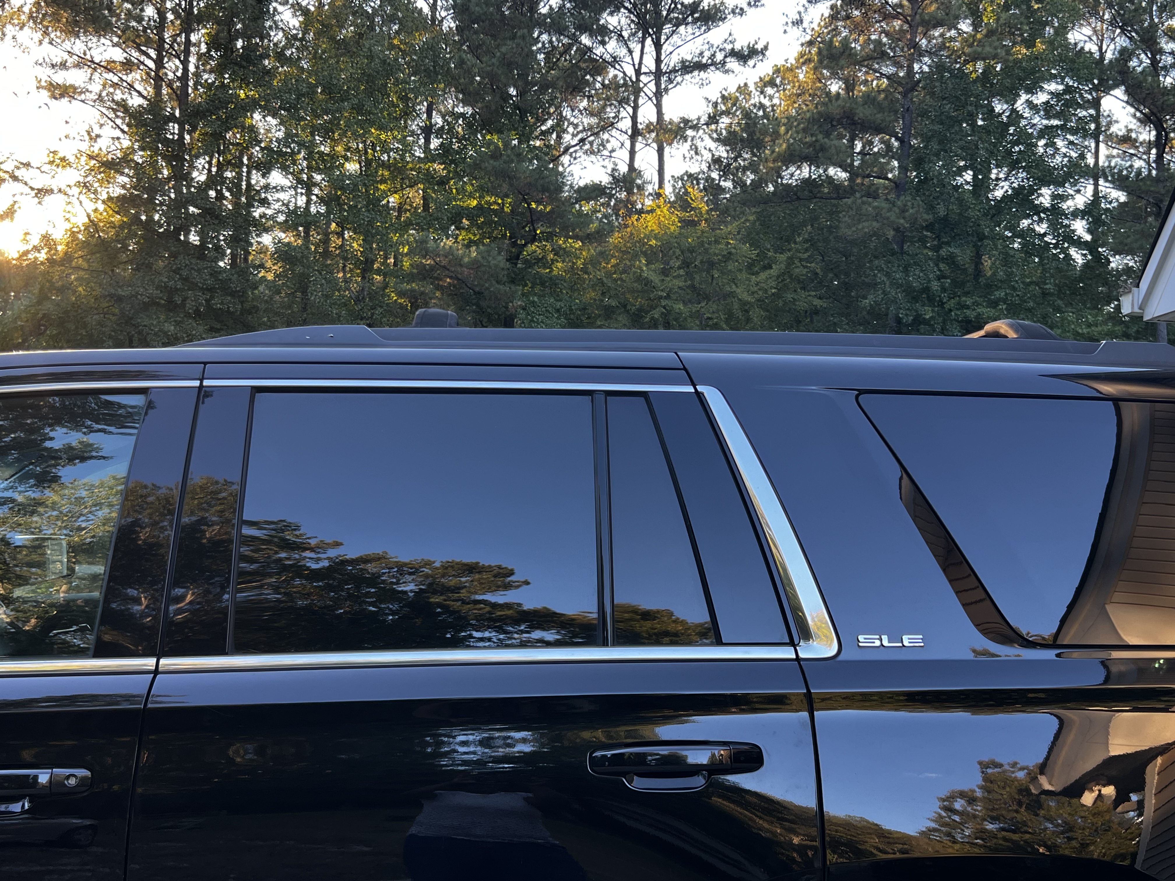 Used 2019 GMC Yukon SLE w/ Convenience Package AWD/4WD image 2