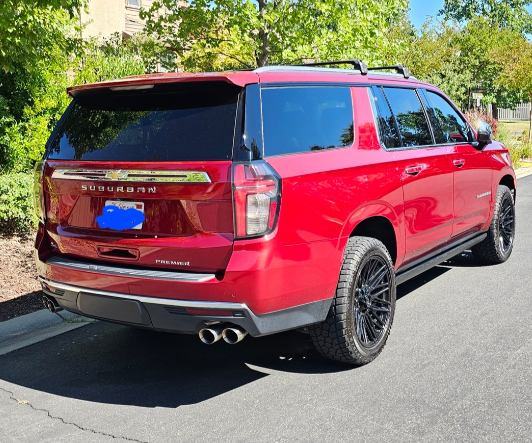 Used 2021 Chevrolet Suburban Premier w/ Max Trailering Package AWD/4WD image 2