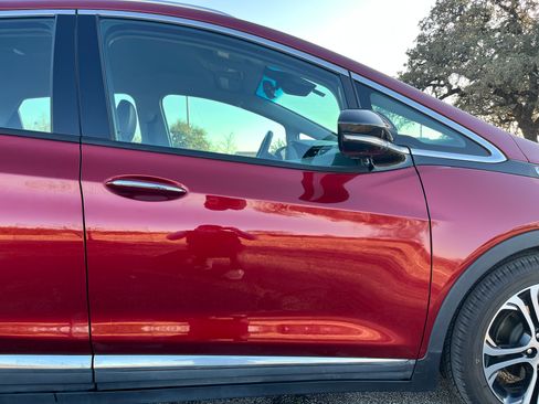 Used 2017 Chevrolet Bolt Premier w/ Driver Confidence II Package image 17