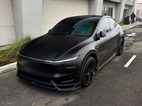 Used 2026 Tesla Model Y Long Range AWD/4WD image 2