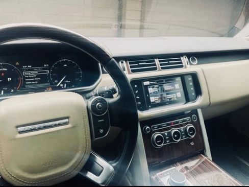 Used 2016 Land Rover Range Rover HSE image 9