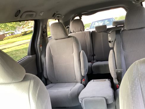 Used 2016 Toyota Sienna LE image 13