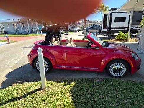 Used 2014 Volkswagen Beetle 2.5 image 1