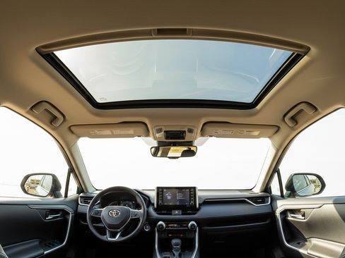 Used 2025 Toyota RAV4 XSE w/ Premium Package image 9