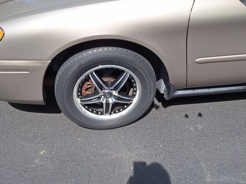 Used 2005 Ford Taurus SE FWD image 9