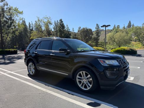 Used 2016 Ford Explorer Limited w/ Equipment Group 301A image 2