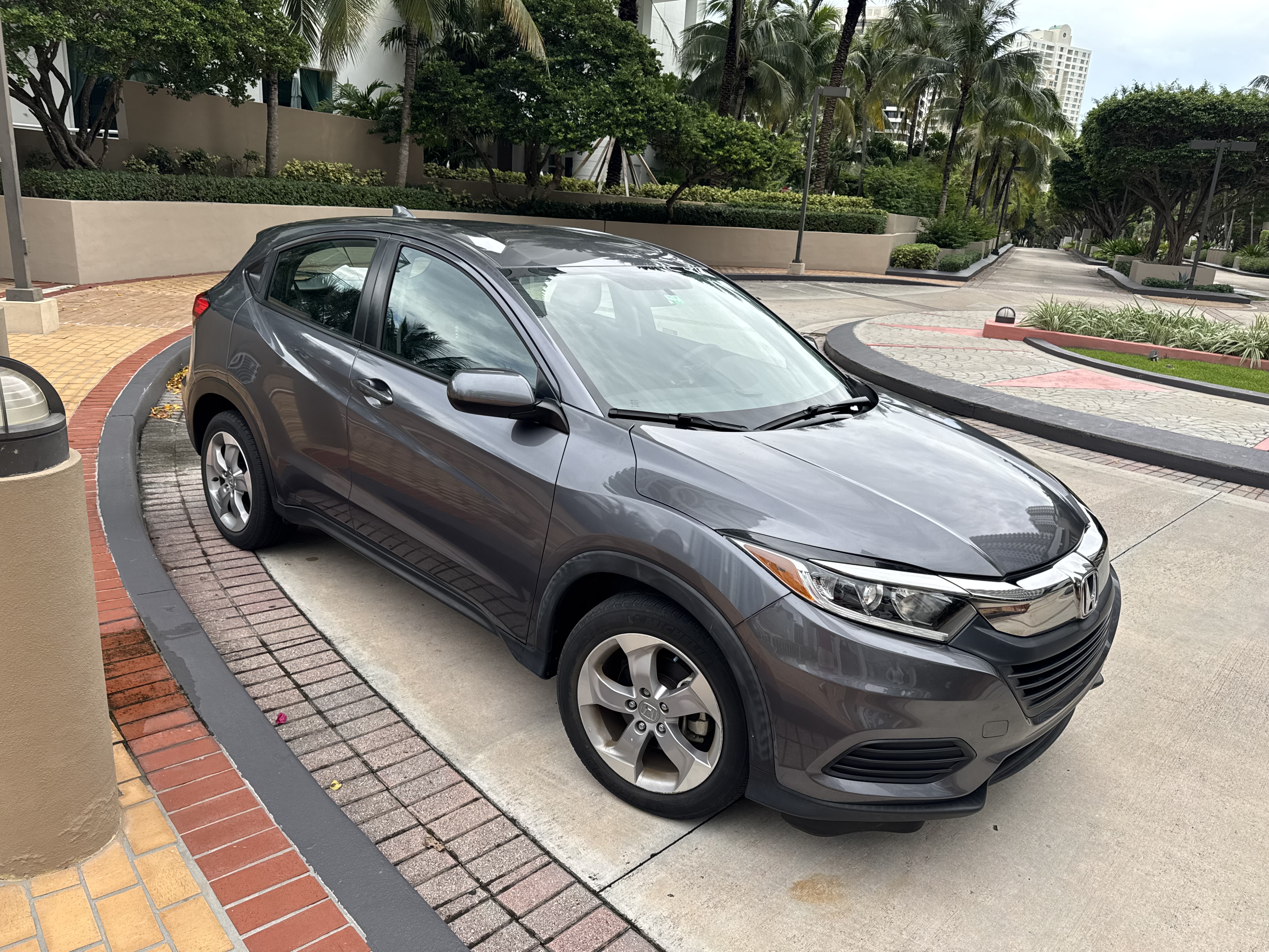 Used 2021 Honda HR-V LX image 4