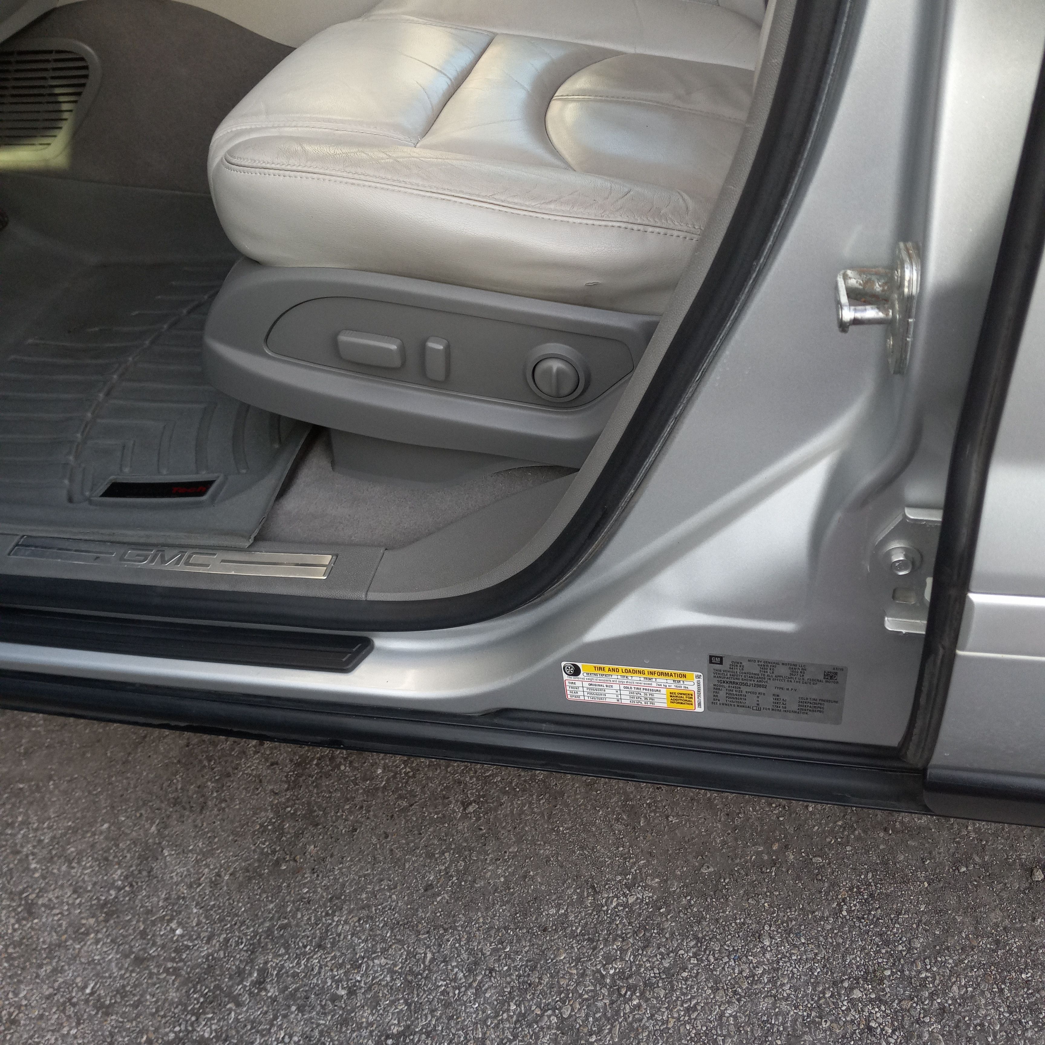 Used 2016 GMC Acadia SLT FWD image 9