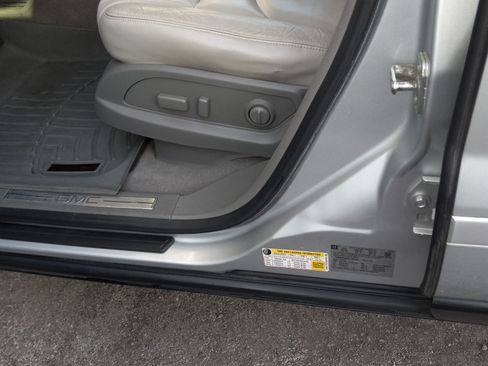 Used 2016 GMC Acadia SLT image 9