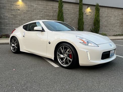 Used 2013 Nissan 370Z Touring w/ Sport Pkg image 2
