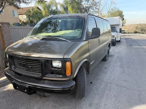 Used 2002 GMC Savana 2500 Passenger image 8