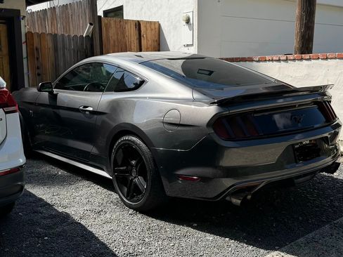 Used 2015 Ford Mustang Coupe RWD image 6