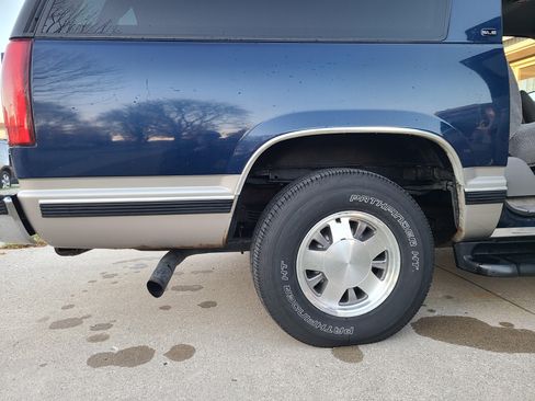 Used 1999 GMC Suburban 2WD w/ Marketing Opt Pkg 2 image 12