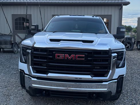 Used 2024 GMC Sierra 2500 Pro w/ Convenience Package AWD/4WD image 4