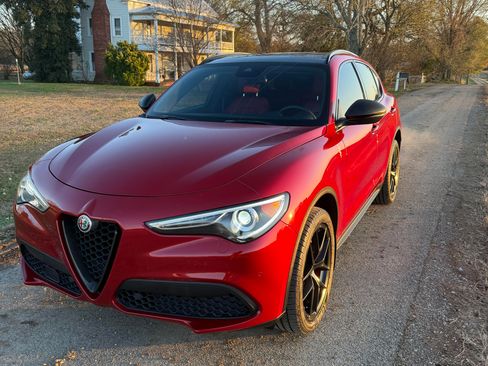 Used 2018 Alfa Romeo Stelvio Ti Sport image 2
