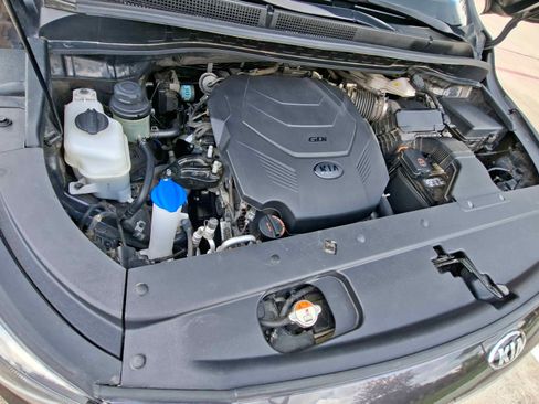 Used 2019 Kia Sedona LX image 31