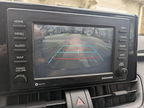 Used 2020 Toyota RAV4 XLE w/ Convenience Package image 21