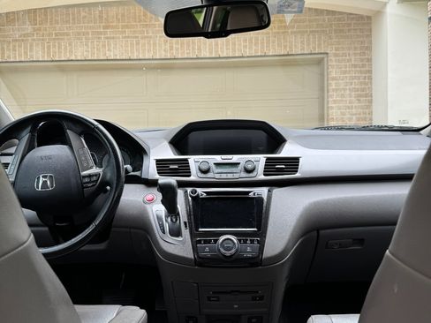 Used 2015 Honda Odyssey Touring Elite image 23