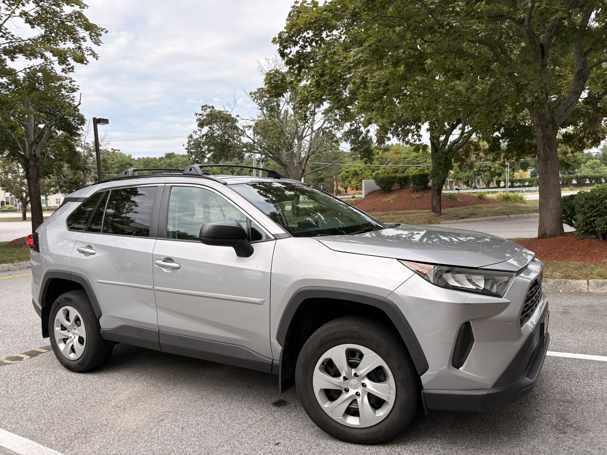 Used 2021 Toyota RAV4 LE w/ Carpet Mat Package (TMS) AWD/4WD image 5