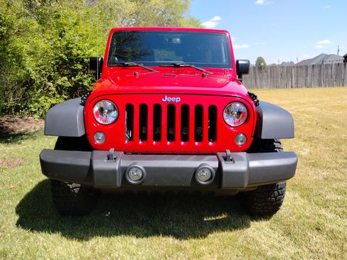 Used 2014 Jeep Wrangler Unlimited Rubicon w/ Connectivity Group image 5