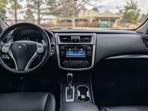 Used 2018 Nissan Altima 2.5 SR w/ SR Midnight Edition image 12