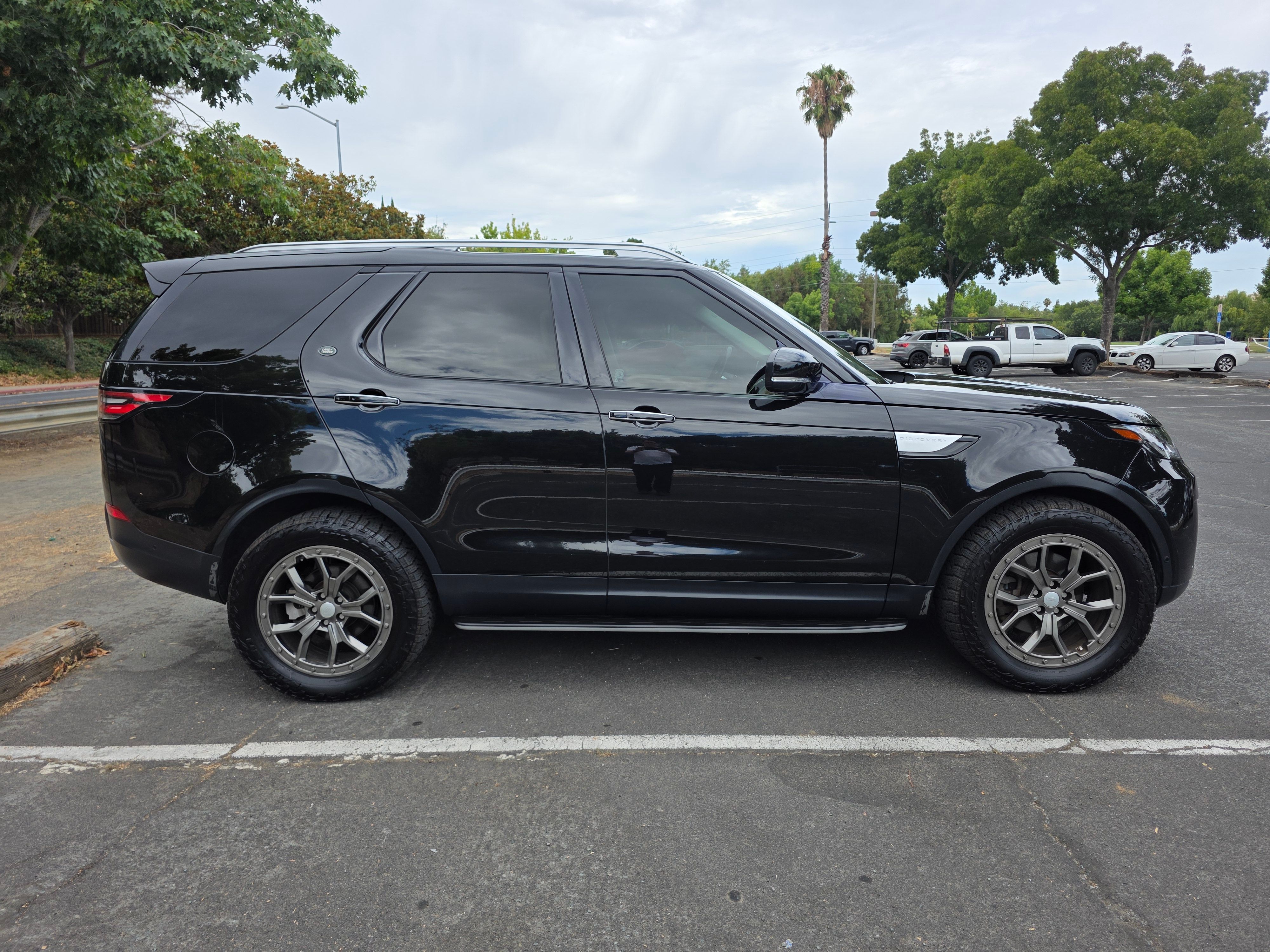 Used 2018 Land Rover Discovery HSE Luxury AWD/4WD image 8