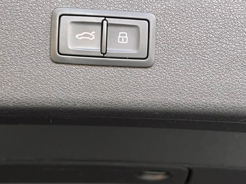 Used 2018 Audi Q3 2.0T Premium Plus w/ Premium Plus Package AWD/4WD image 17
