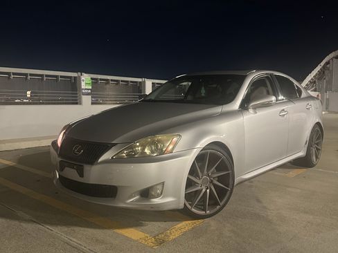 Used 2009 Lexus IS 250 w/ Premium Pkg RWD image 1