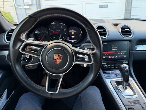 Used 2018 Porsche 718 Cayman RWD image 11