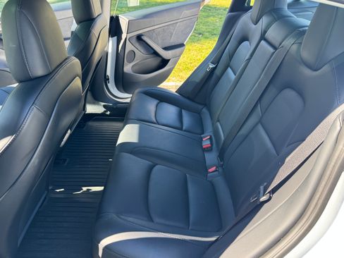 Used 2022 Tesla Model 3 image 8