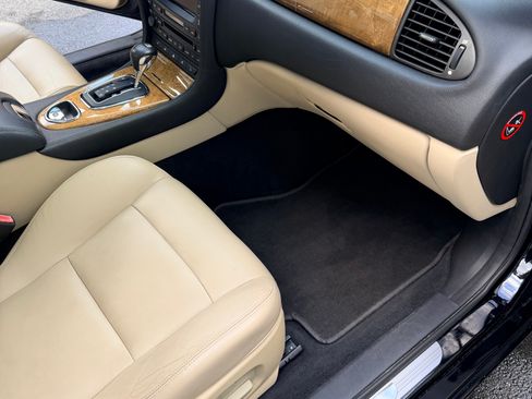 Used 2005 Jaguar S-TYPE R RWD image 15