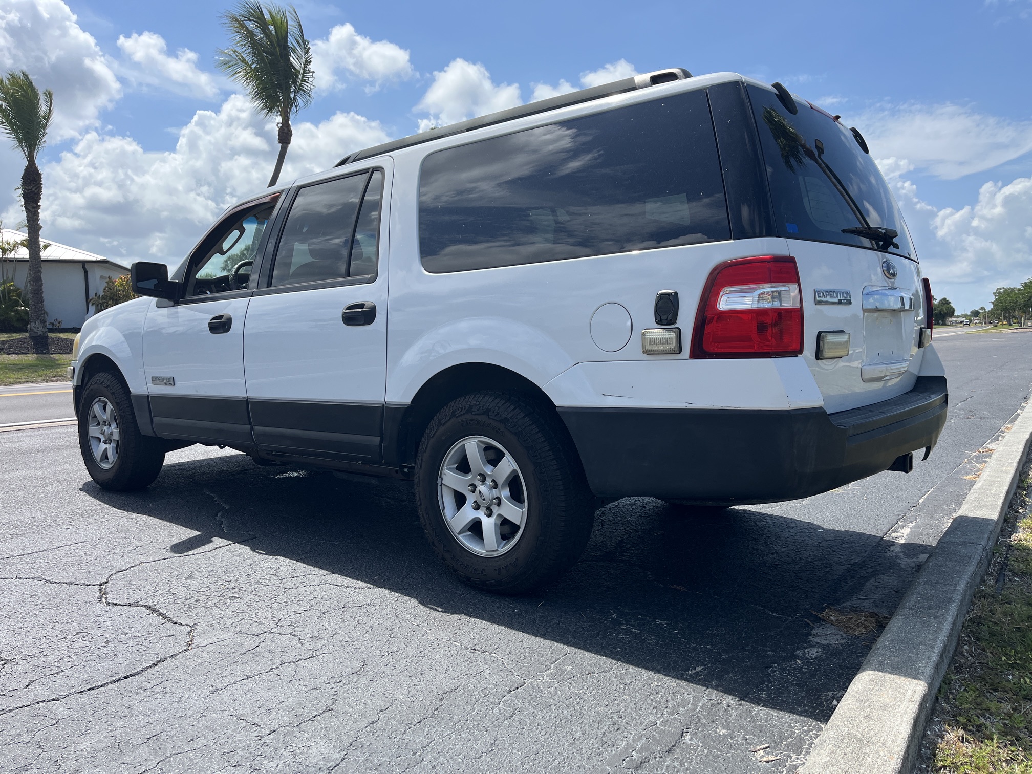 Used 2007 Ford Expedition EL XLT AWD/4WD image 4