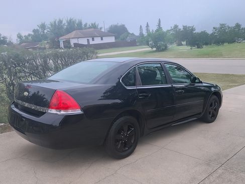 Used 2011 Chevrolet Impala LT image 2
