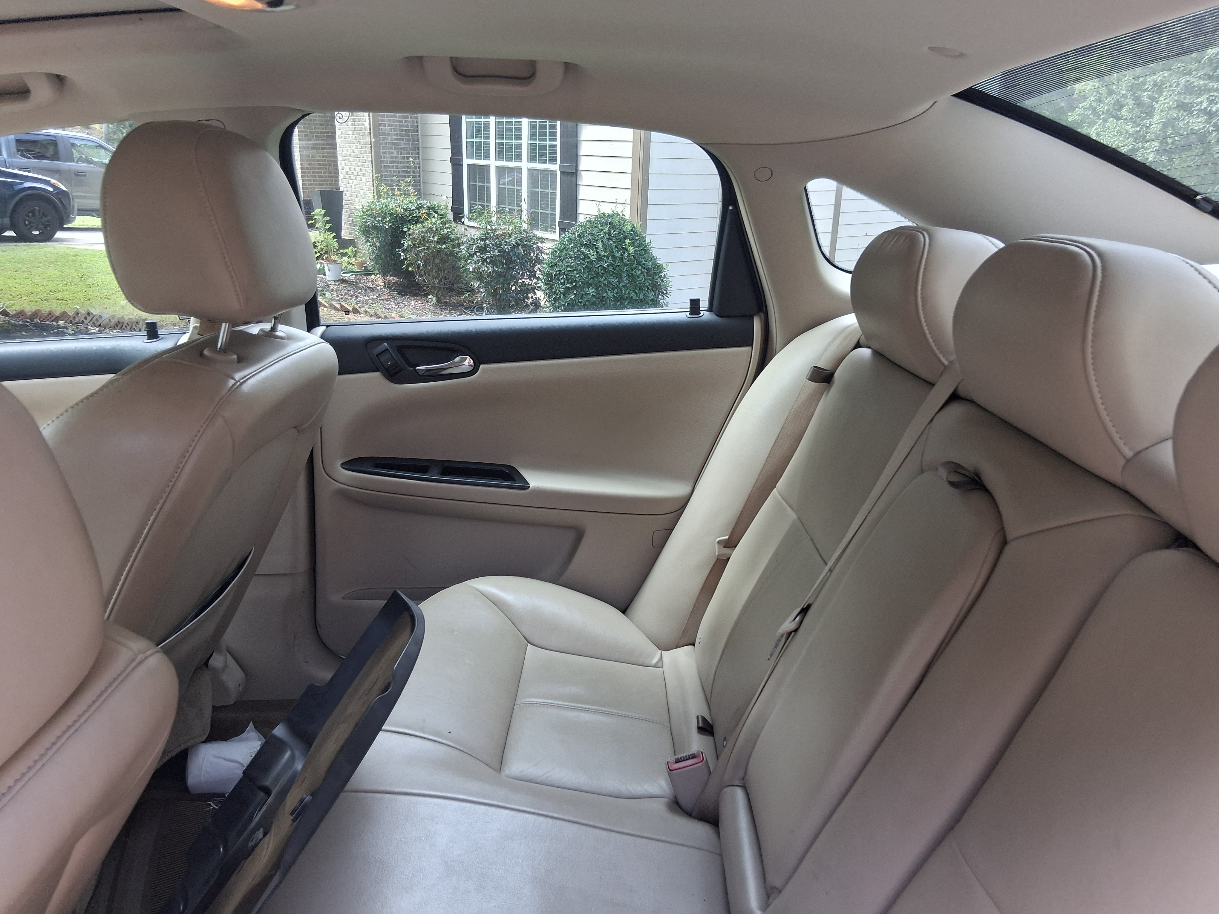 Used 2009 Chevrolet Impala LT w/ Luxury Edition Package FWD image 6