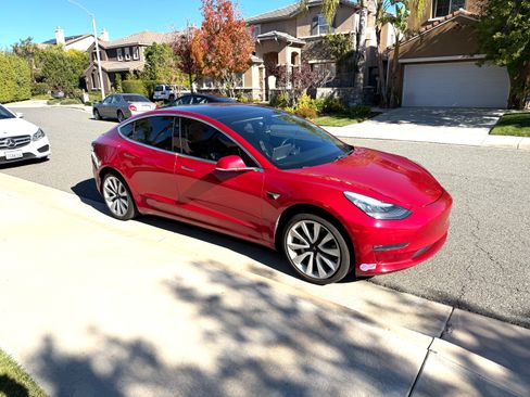 Used 2019 Tesla Model 3 Standard Range Plus image 1