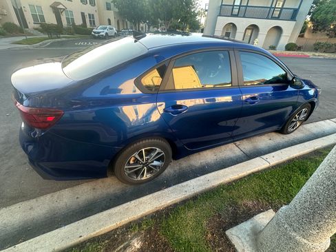 Used 2022 Kia Forte LXS FWD image 4